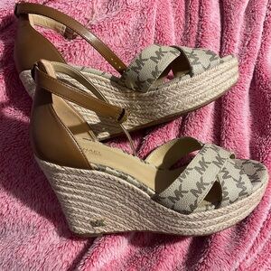 NWOT Michael Kohrs 7.5 med open toe sandals
